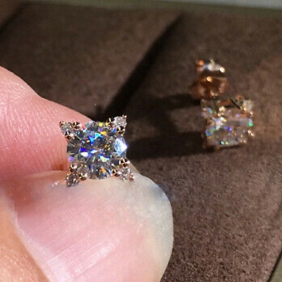 Jewelry - NEW 18k rose gold diamond Earrings